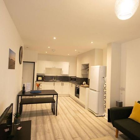 Luxe Living City Apartment - Beach, Wifi, Parking Σουόνσι Εξωτερικό φωτογραφία