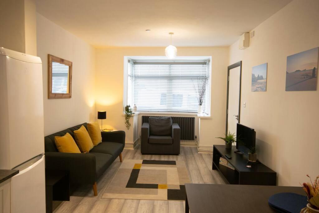 Luxe Living City Apartment - Beach, Wifi, Parking Σουόνσι Εξωτερικό φωτογραφία